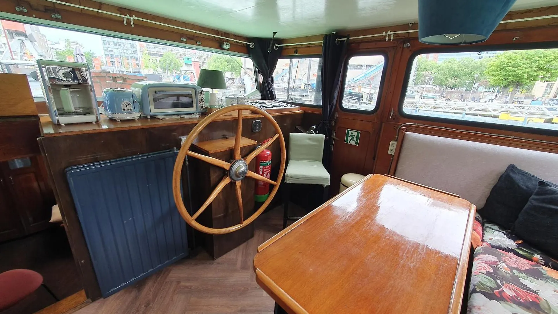 ספינת מלון Houseboat Holiday Apartments רוטרדם