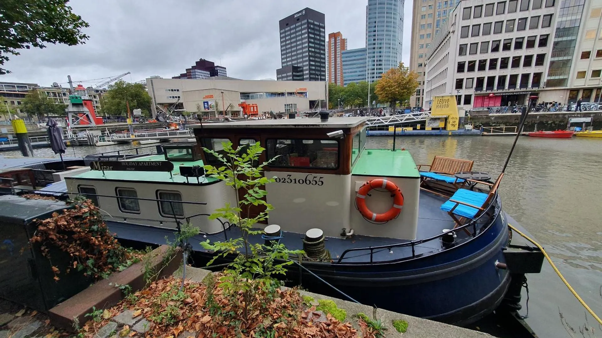 Botel Houseboat holiday apartments Rotterdam Nederland